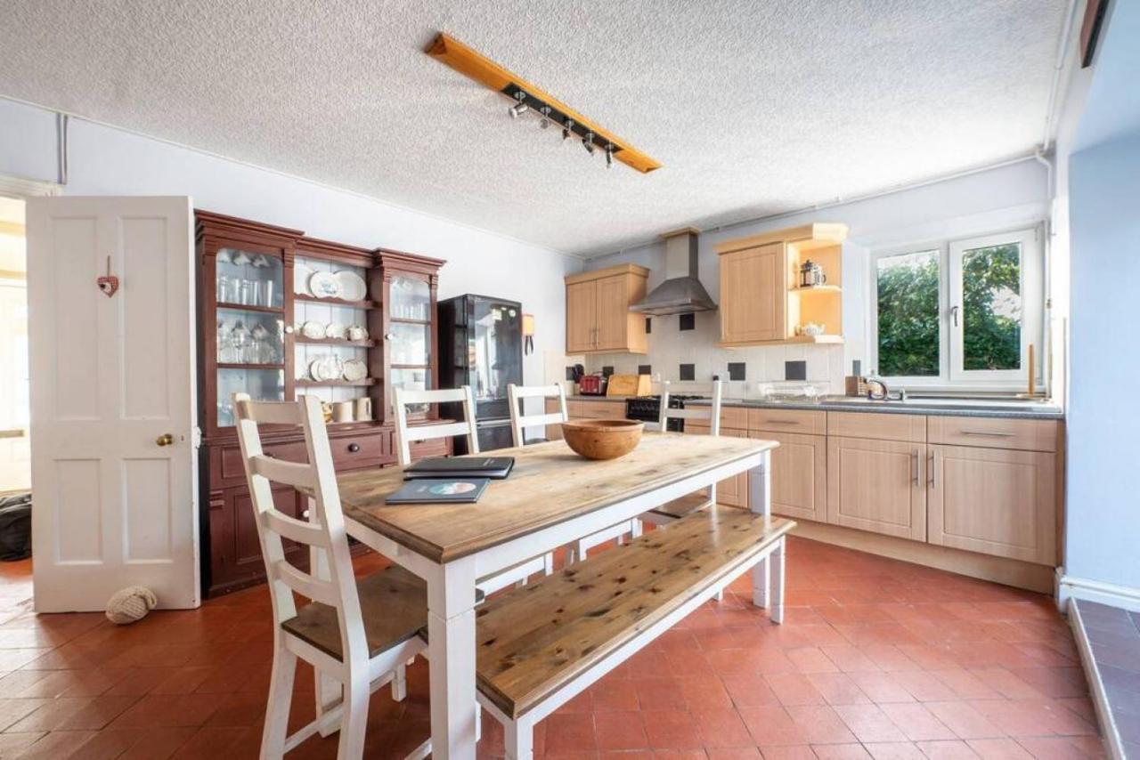Cosy Welsh Cottage In St Davids Centre With Garden Exterior foto