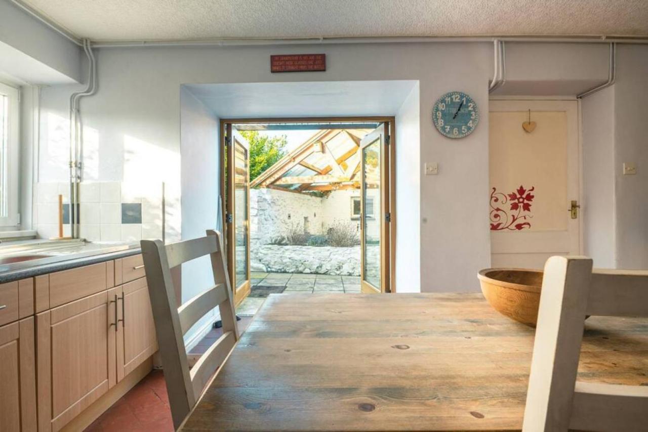 Cosy Welsh Cottage In St Davids Centre With Garden Exterior foto